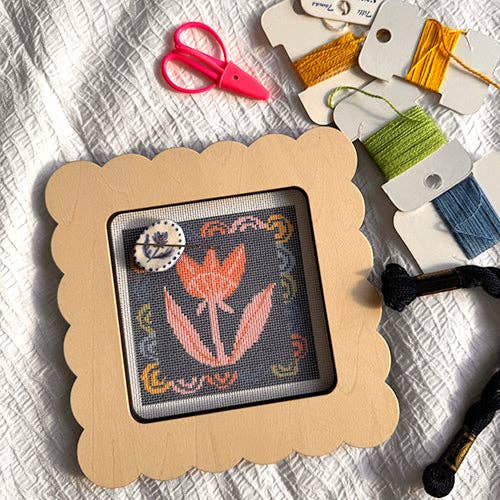 Stretcher Frame | Needlepoint Scallop Square Medium